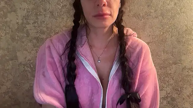 Angelinaa19 online show from 12/18/25, 08:37