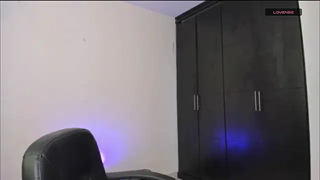 LilyGarcia online show from 11/10/25, 04:17