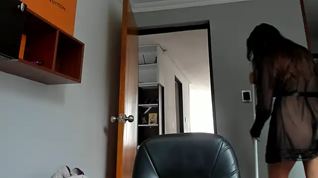 Snapshot of LilyGarcia chatting on 06/09/26, 05:13 LilyGarcia online show from 06/09/26, 05:13