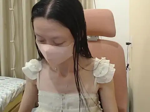 Lil-Cherries online show from 04/21/26, 03:50