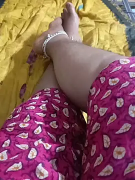 Snapshot of Rathi_telugu_couple chatting on 06/19/26, 12:15 Rathi telugu couple online show from 06/19/26, 12:15