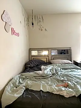 Snapshot of carmelpeach chatting on 11/19/25, 09:04 carmelpeach online show from 11/19/25, 09:04