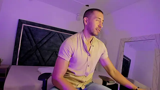 ElianReed online show from 11/10/25, 01:21