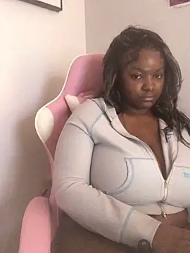 Snapshot of Fxncymuse chatting on 02/16/26, 07:21 Fxncymuse online show from 02/16/26, 07:21