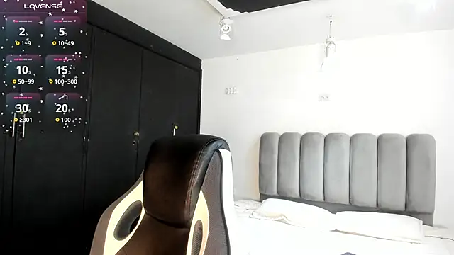 ZarinaWynne online show from 04/26/26, 02:04