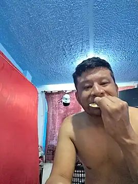 Snapshot of themorenofit08 chatting on 05/16/26, 05:12 themorenofit08 online show from 05/16/26, 05:12