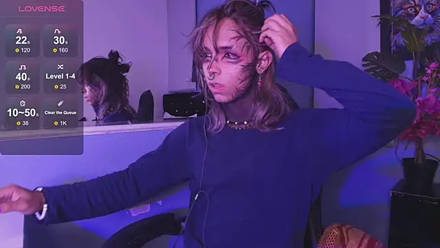 luxiel  online show from 11/13/25, 10:41