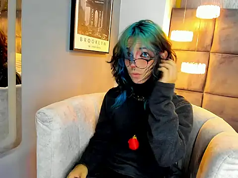 luxiel  online show from 03/31/26, 09:04