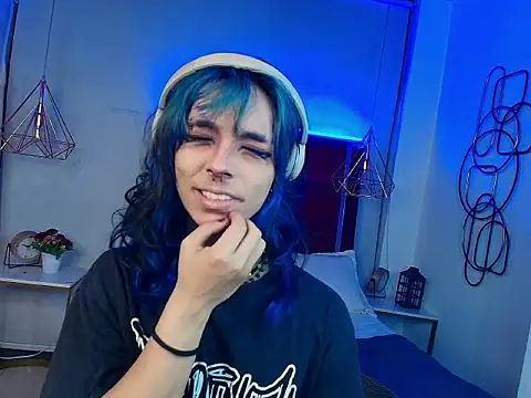 Snapshot of luxiel_ chatting on 06/11/26, 12:32 luxiel online show from 06/11/26, 12:32