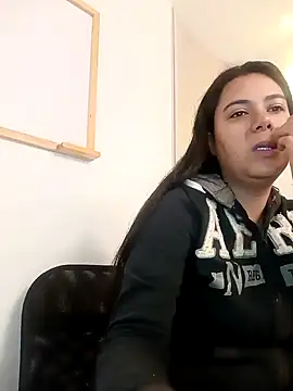 Snapshot of LorieFerrer chatting on 02/05/25, 01:33 LorieFerrer online show from 02/05/25, 01:33