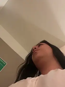 LorieFerrer online show from 11/19/25, 02:17