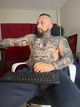 Snapshot of VenomHeat chatting on 11/13/25, 05:45 VenomHeat online show from 11/13/25, 05:45