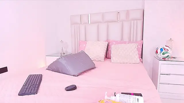 alanarose18 online show from 06/17/26, 07:15