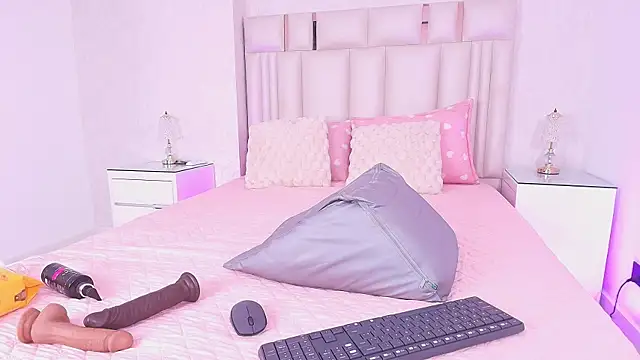 alanarose18 online show from 06/19/26, 07:17