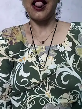 Snapshot of Piya_Bakshi chatting on 05/18/26, 10:21 Piya Bakshi online show from 05/18/26, 10:21