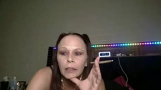 Snapshot of nikkibae33 chatting on 06/15/26, 09:50 nikkibae33 online show from 06/15/26, 09:50