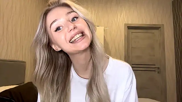 MoonlitCrystalia online show from 11/11/25, 05:24