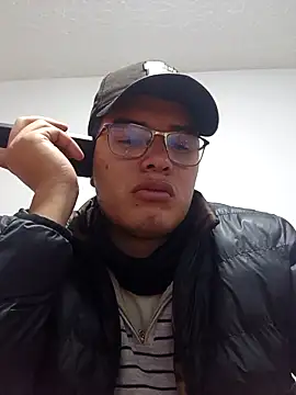 Logan Chloe online show from 12/05/25, 11:30