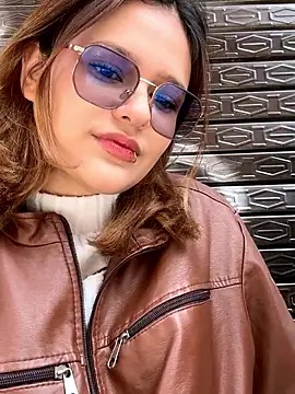 lili ra online show from 11/07/25, 04:29