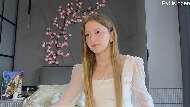 Snapshot of MiraJuicyJune chatting on 05/29/26, 04:32 MiraJuicyJune online show from 05/29/26, 04:32