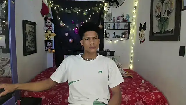 JUANBIGCOCK21CM online show from 12/18/25, 09:21