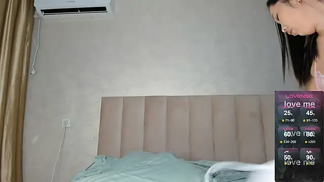 kimsoyeonn online show from 11/18/25, 10:03