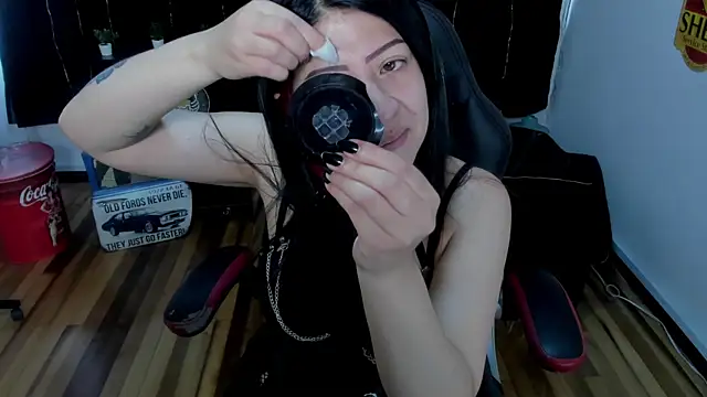Snapshot of Halley_Ravenn chatting on 07/17/26, 04:23 Halley Ravenn online show from 07/17/26, 04:23