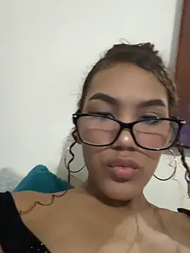 luciagray1 online show from 04/19/26, 12:22