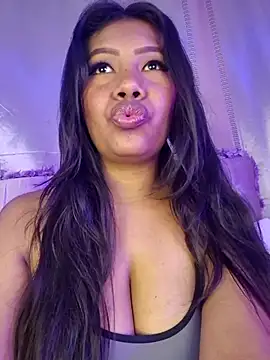 PaulaOrtiz02 online show from 11/08/25, 11:43