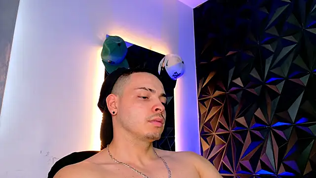 Snapshot of Maxwell_Dupont chatting on 11/11/25, 09:48 Maxwell Dupont online show from 11/11/25, 09:48