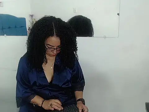 Karolayn Giles online show from 11/13/25, 07:35