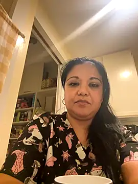 Snapshot of tattedlatina chatting on 11/10/25, 08:13 tattedlatina online show from 11/10/25, 08:13