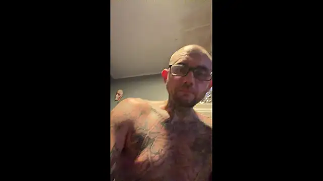 Snapshot of trickydickydaddy chatting on 05/19/26, 03:35 trickydickydaddy online show from 05/19/26, 03:35