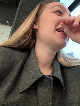 SashaCatt online show from 12/19/25, 12:12