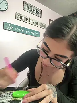 Snapshot of SCARLETT_INK_ chatting on 05/08/26, 11:59 SCARLETT INK online show from 05/08/26, 11:59