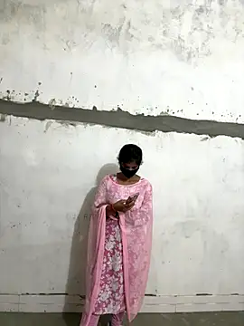 Sunita-collage online show from 11/08/25, 09:09