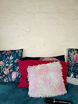 Snapshot of Your_Sadeh chatting on 11/11/25, 11:21 Your Sadeh online show from 11/11/25, 11:21