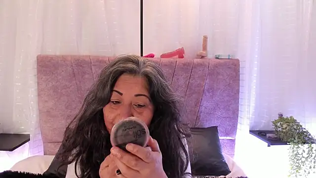 Victoriaa Anderson online show from 04/14/26, 01:50