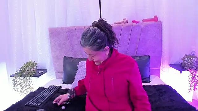 Victoriaa Anderson online show from 04/24/26, 01:57