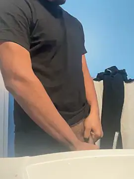 Snapshot of arnoldtrenp chatting on 11/08/25, 09:24 arnoldtrenp online show from 11/08/25, 09:24