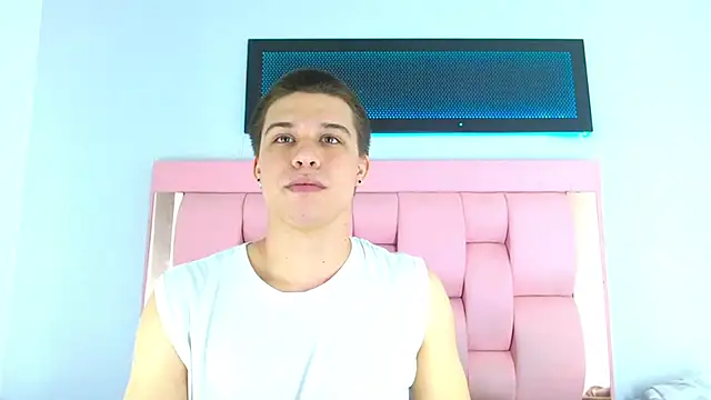 Liam York  online show from 12/05/25, 07:43