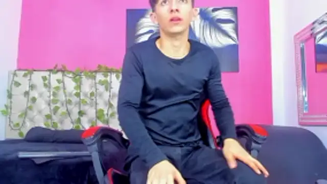 ElanGiraldo online show from 11/19/25, 09:48