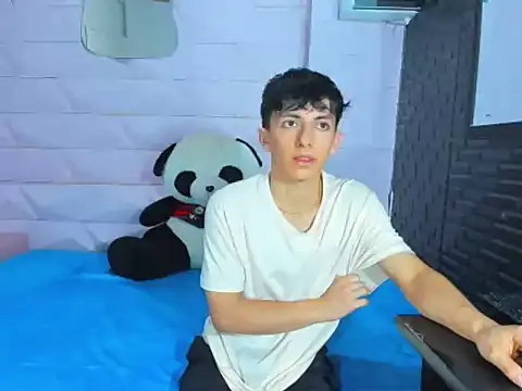 ElanGiraldo online show from 11/25/25, 10:32