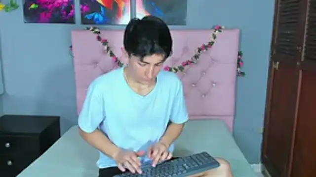 ElanGiraldo online show from 12/17/25, 10:27