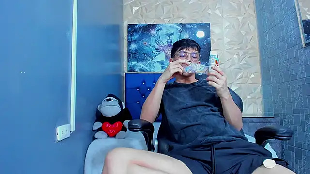 Snapshot of ElanGiraldo chatting on 05/20/26, 11:44 ElanGiraldo online show from 05/20/26, 11:44
