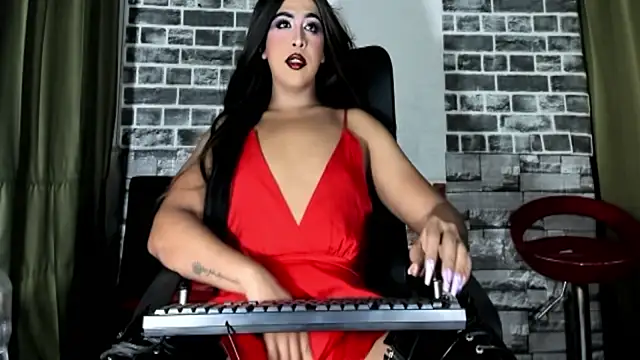 aurora russo  online show from 02/06/26, 12:15