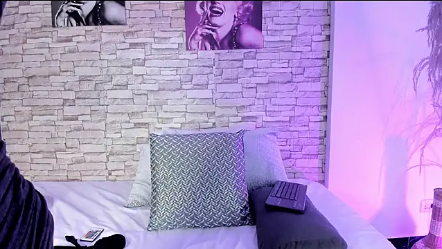 sofiaalarson online show from 02/28/26, 01:50