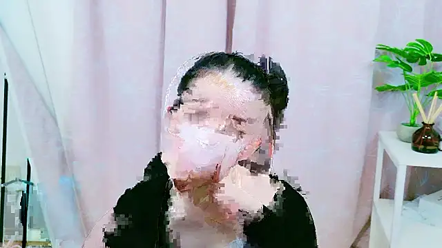 Yuina ch  online show from 12/05/25, 08:23