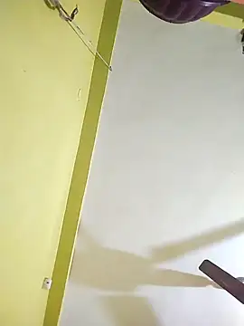 Snapshot of hootmom chatting on 11/09/25, 06:12 hootmom online show from 11/09/25, 06:12