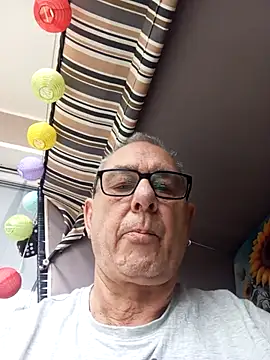 Snapshot of andy-1961 chatting on 11/26/25, 09:21 andy-1961 online show from 11/26/25, 09:21